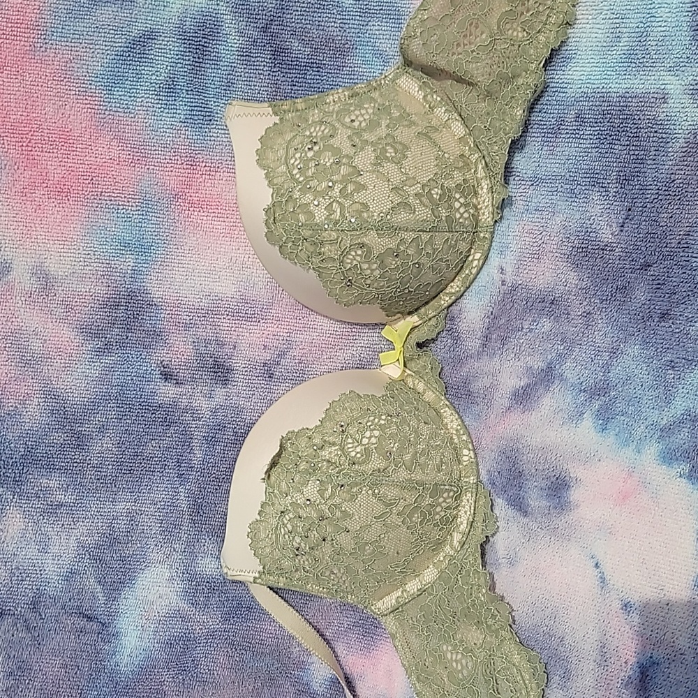 Victoria's secret dream angels push up bra. 32D